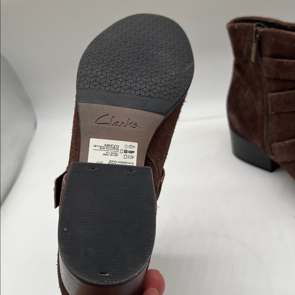 NWB Clarks Elvina Haze Brown Suede Booties Distressed Women’s Size 8 - Picture 6 of 8